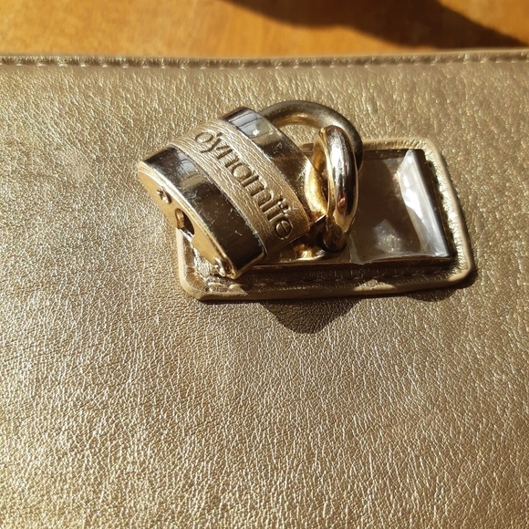 Dynamite Wallet - Picture 2 of 6